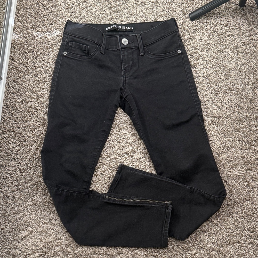 Express Women's Classic Black Skinny Jeans
Black express skinny jeans